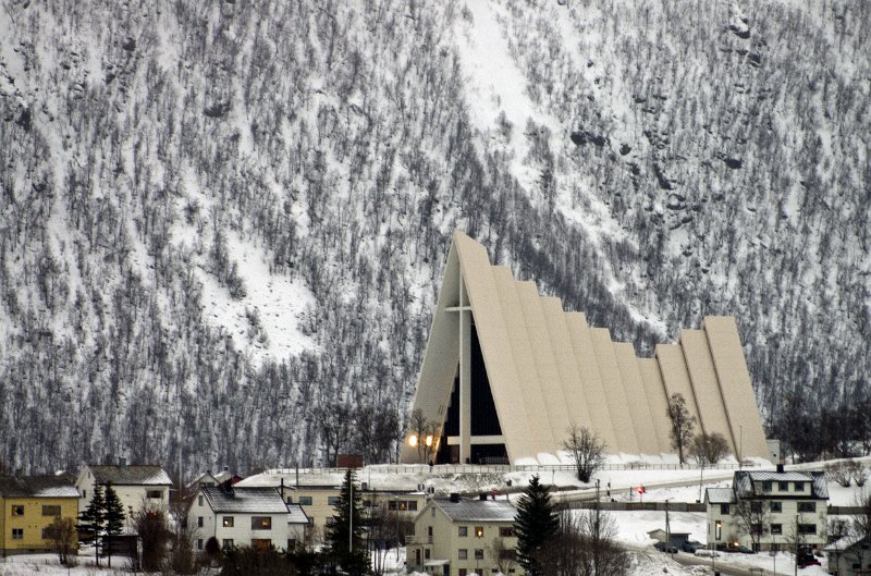 K5IM0482 copy.jpg - Tromsdalen Church, the Arctic Cathedral